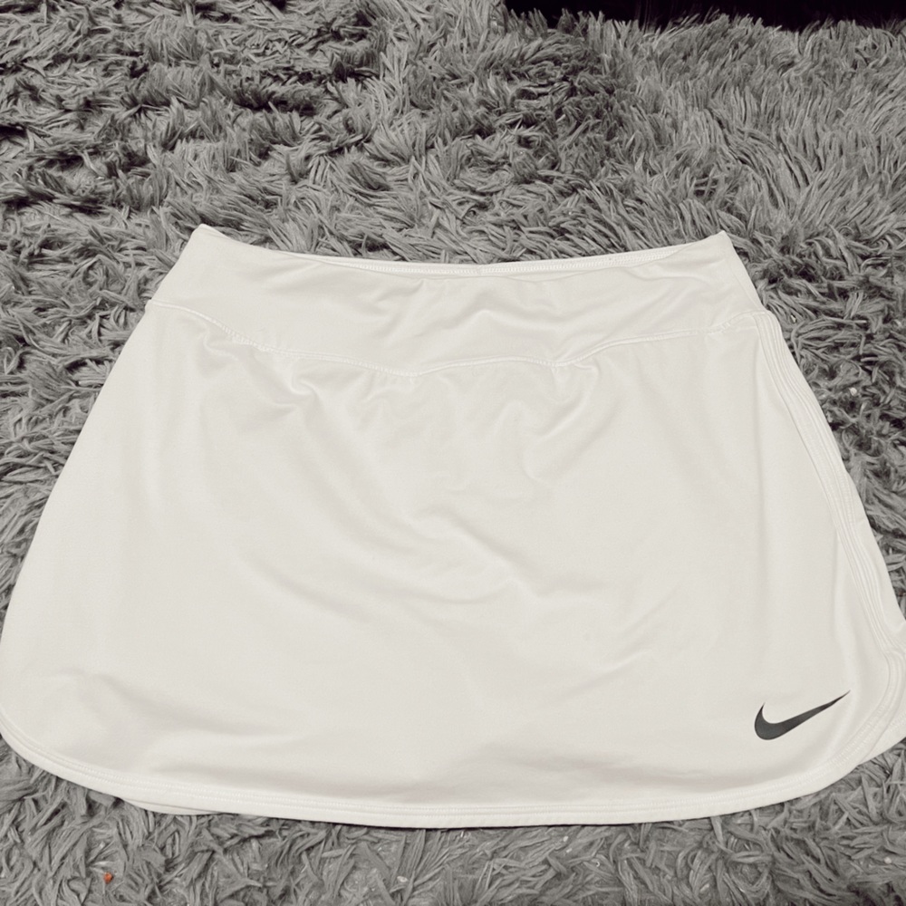 the cutest nike skirt!! super white, no stains, I wish it still fit me:(
